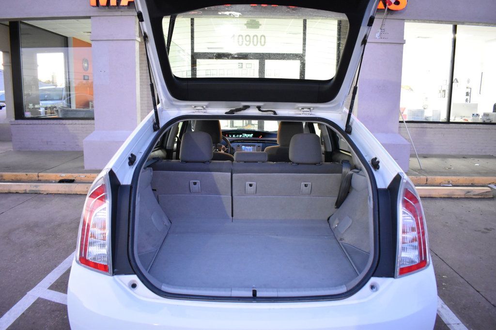 2015 Toyota Prius 5dr Hatchback Two - 22966295 - 40