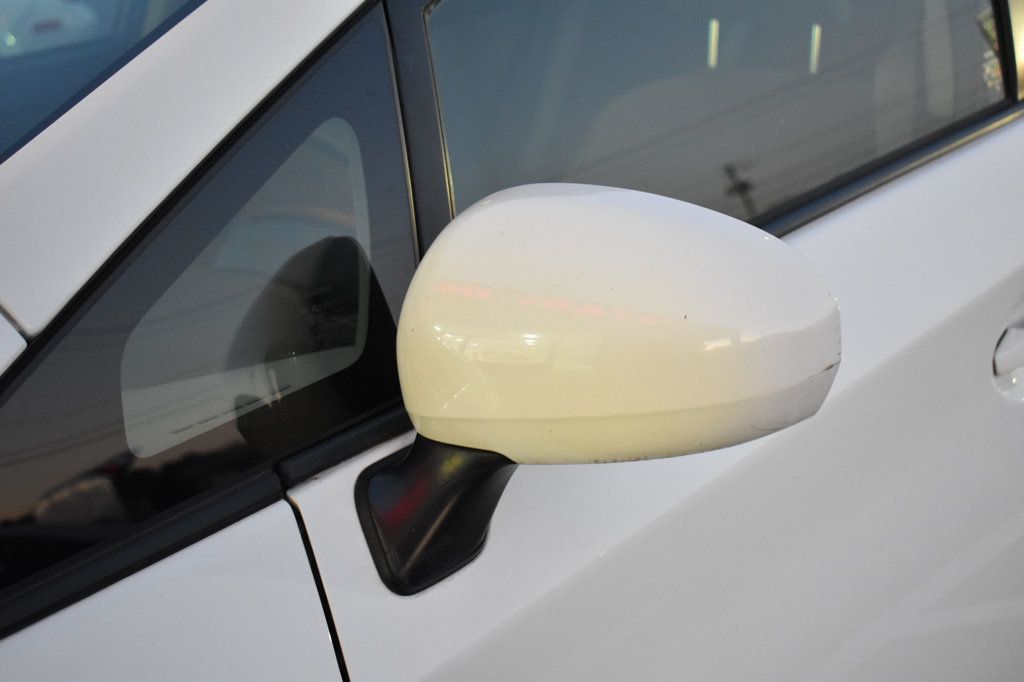 2015 Toyota Prius 5dr Hatchback Two - 22966295 - 44