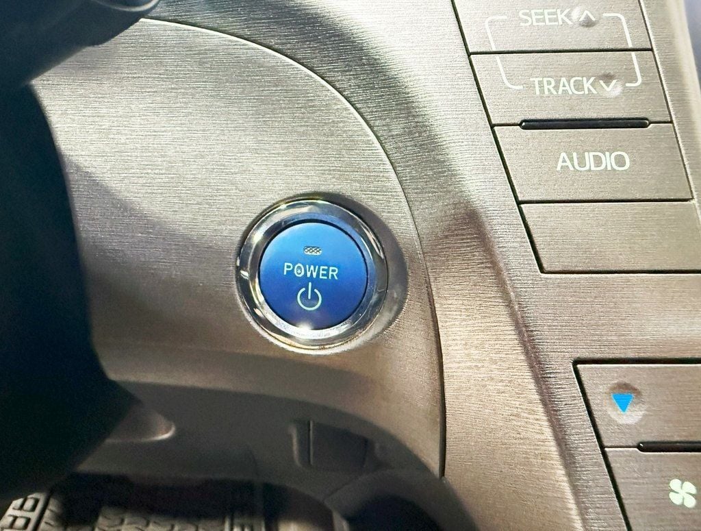 2015 Toyota Prius 5dr Hatchback Two - 22920961 - 12