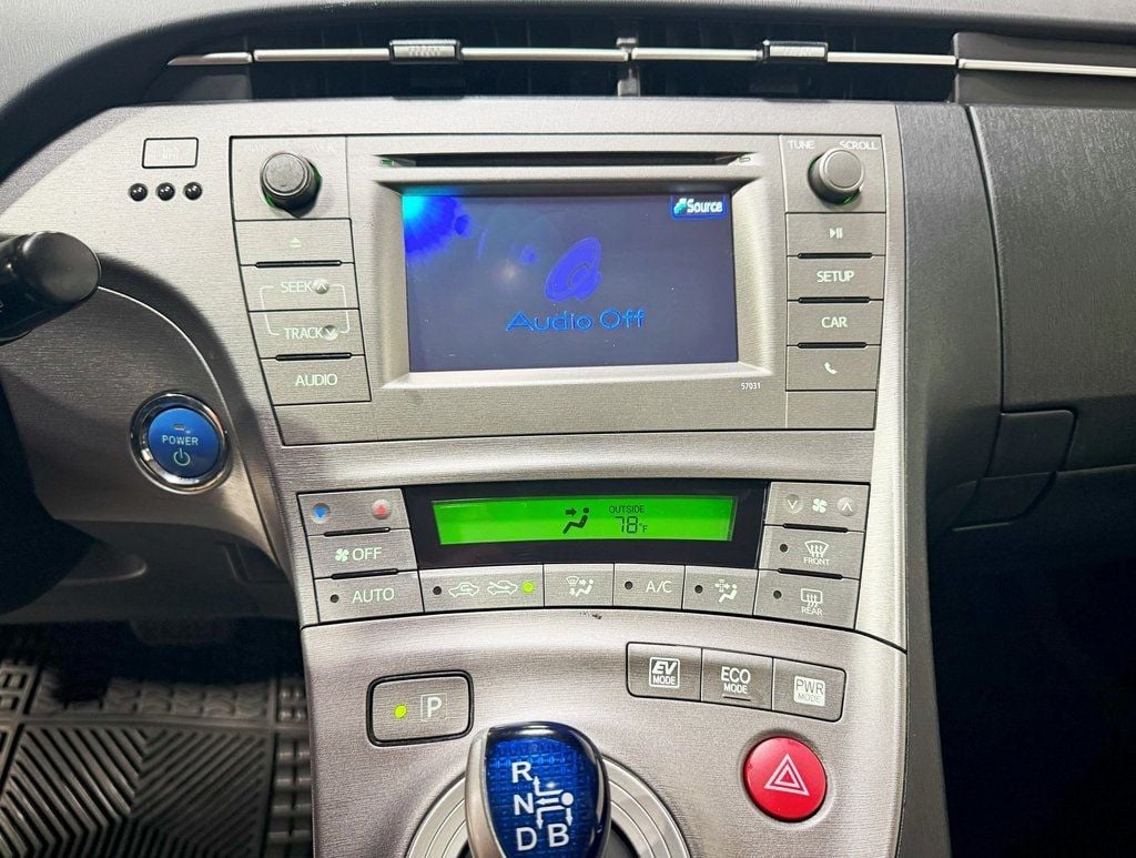 2015 Toyota Prius 5dr Hatchback Two - 22920961 - 13