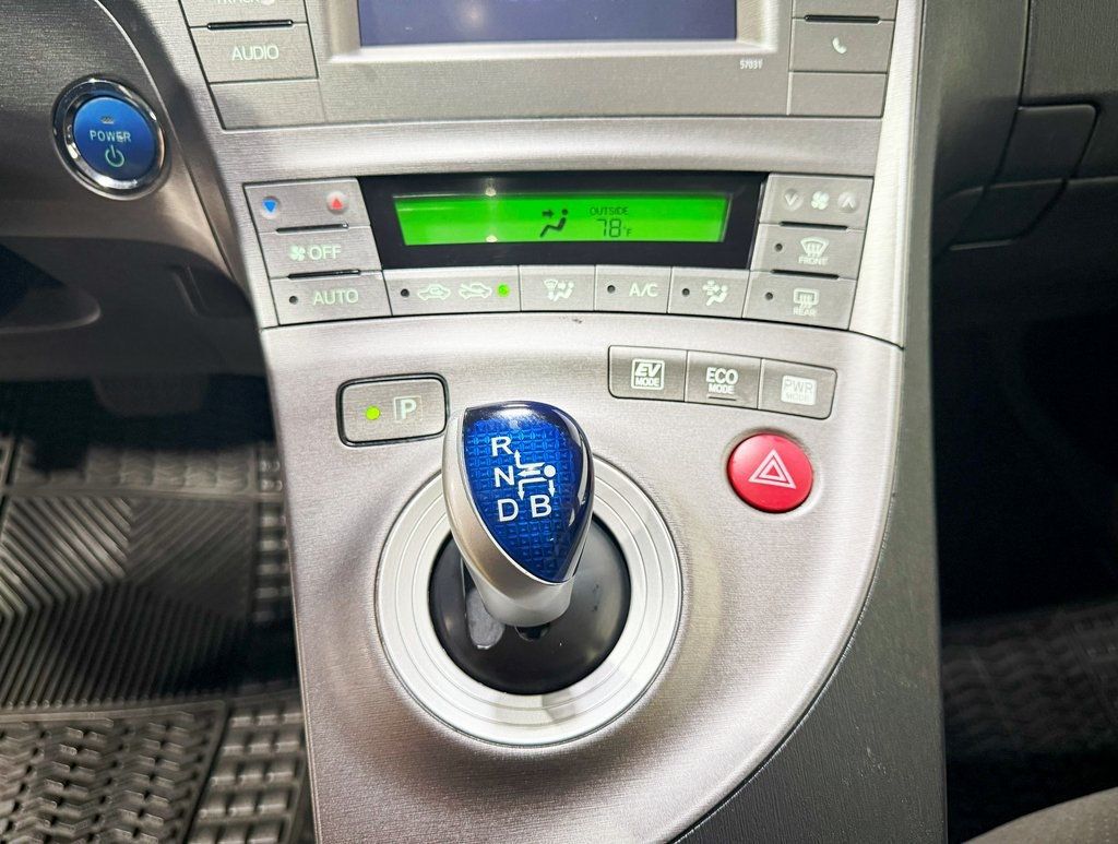 2015 Toyota Prius 5dr Hatchback Two - 22920961 - 15