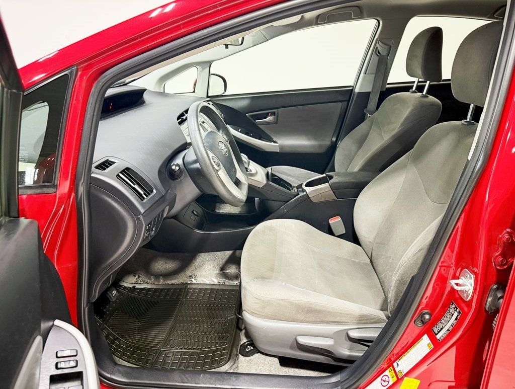 2015 Toyota Prius 5dr Hatchback Two - 22920961 - 17