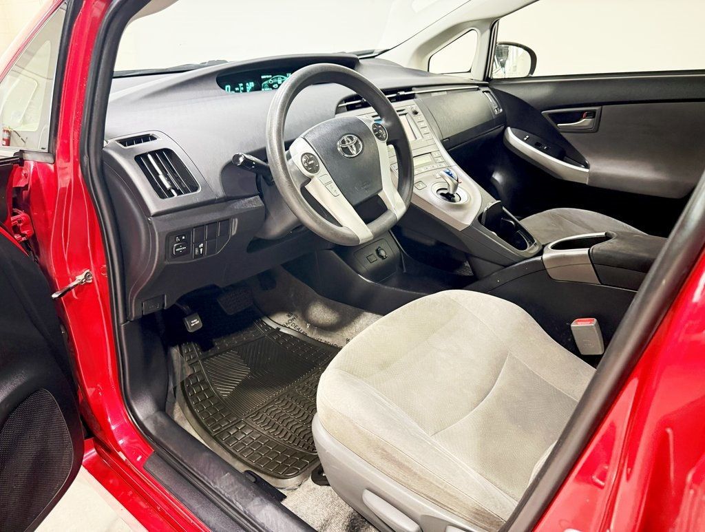 2015 Toyota Prius 5dr Hatchback Two - 22920961 - 19