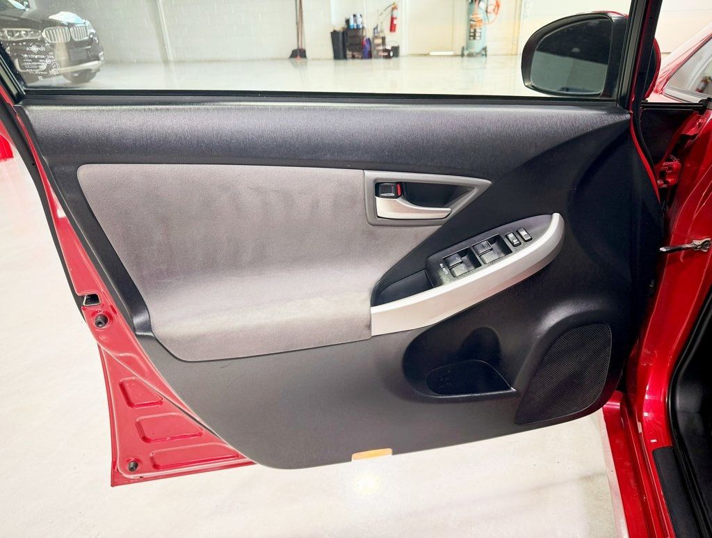 2015 Toyota Prius 5dr Hatchback Two - 22920961 - 20