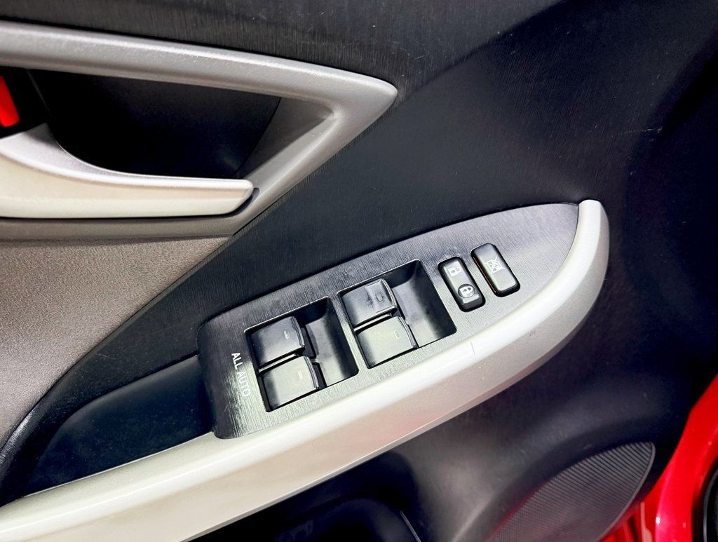 2015 Toyota Prius 5dr Hatchback Two - 22920961 - 21