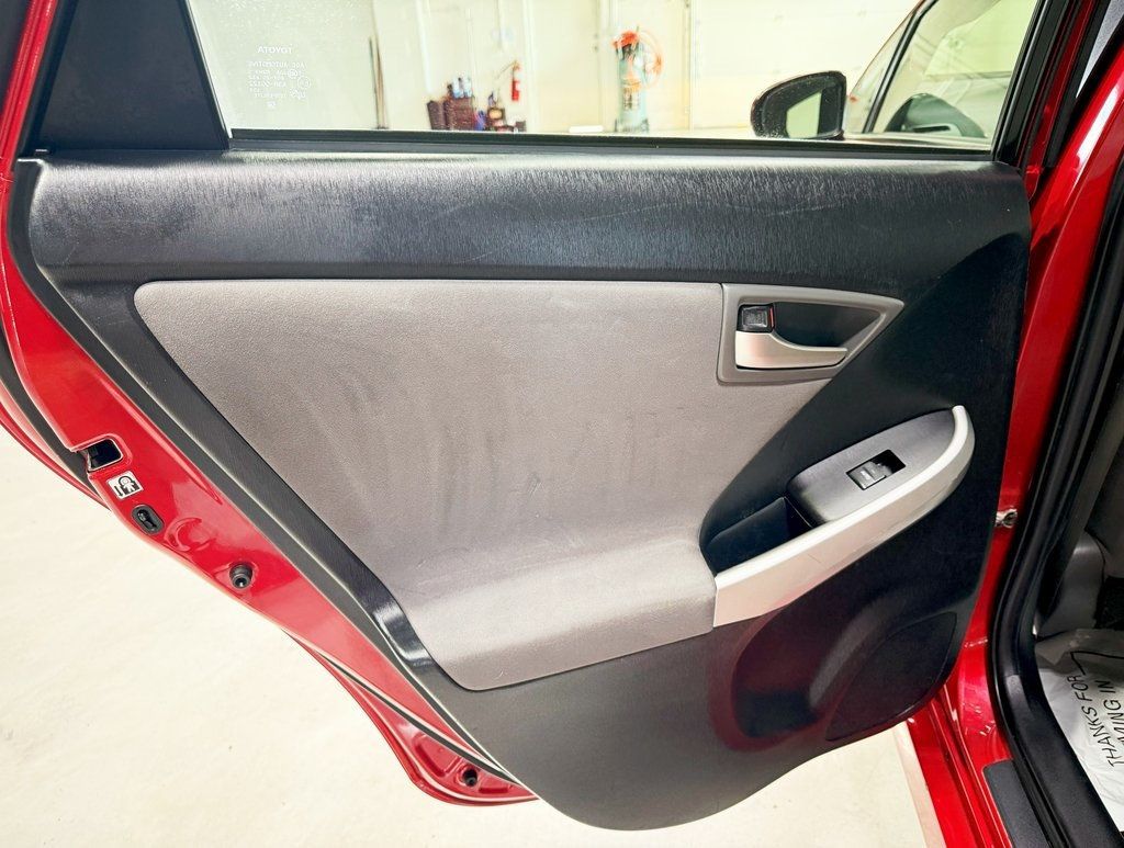 2015 Toyota Prius 5dr Hatchback Two - 22920961 - 25