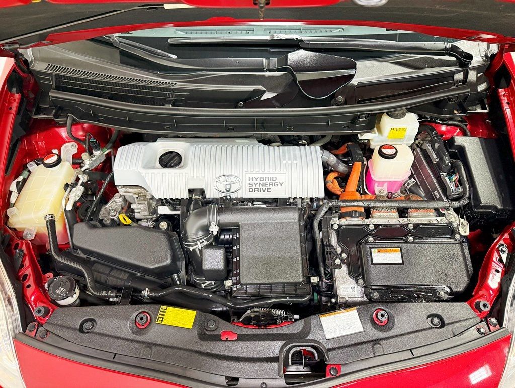 2015 Toyota Prius 5dr Hatchback Two - 22920961 - 29