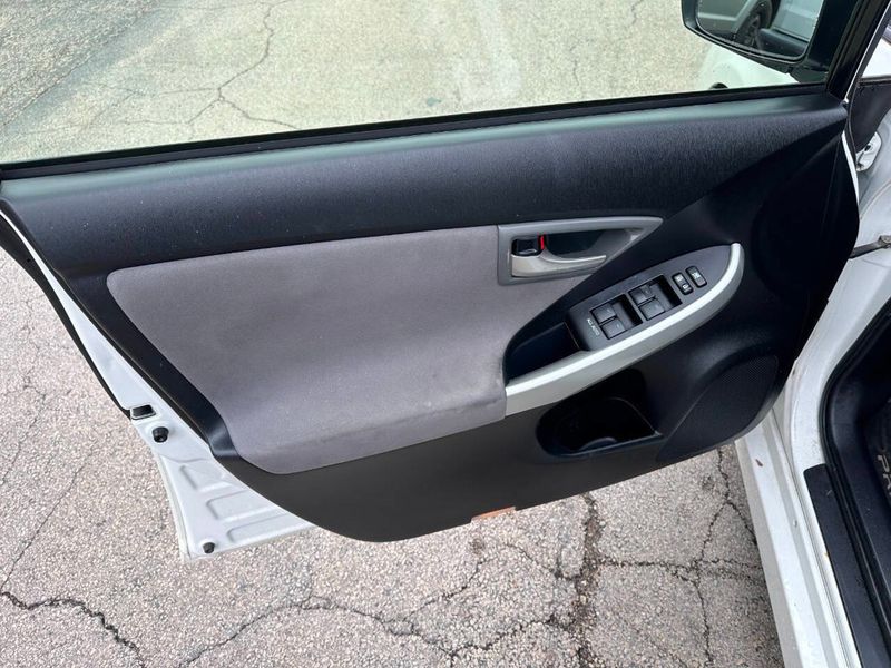 2015 Toyota Prius 5dr Hatchback Two - 22891533 - 11