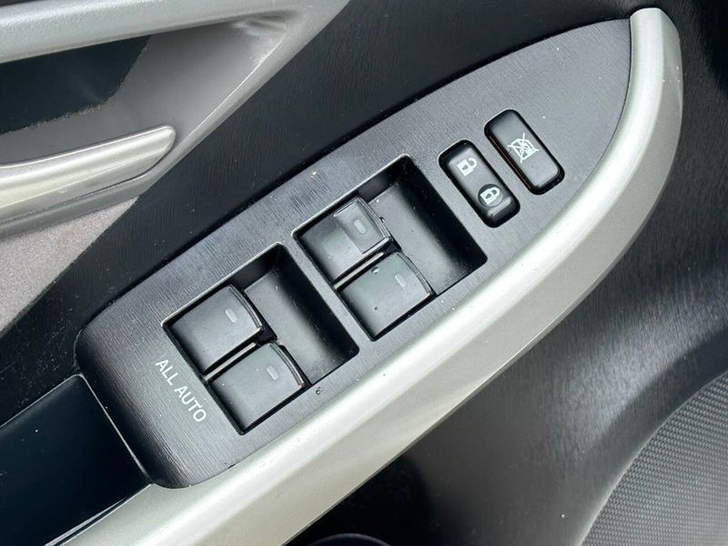 2015 Toyota Prius 5dr Hatchback Two - 22891533 - 12