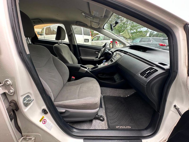 2015 Toyota Prius 5dr Hatchback Two - 22891533 - 23