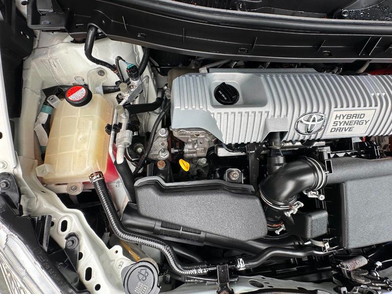 2015 Toyota Prius 5dr Hatchback Two - 22891533 - 26