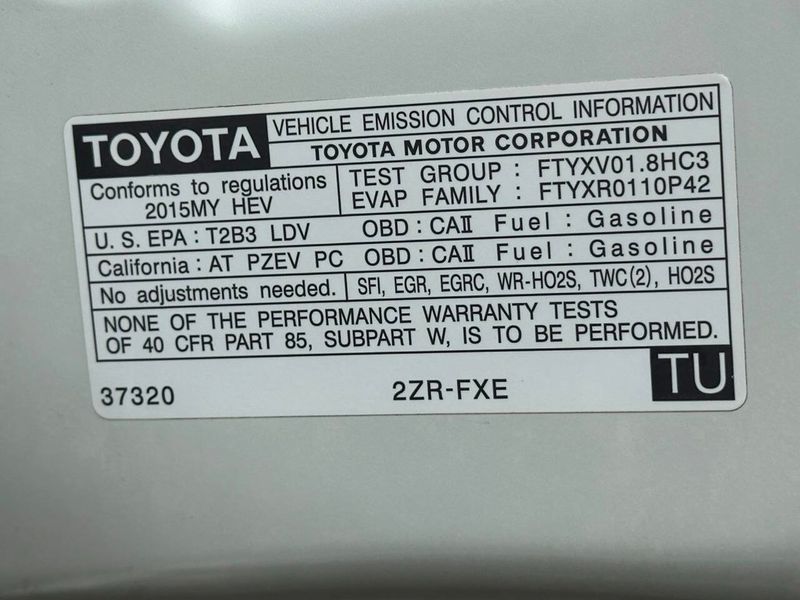 2015 Toyota Prius 5dr Hatchback Two - 22891533 - 28