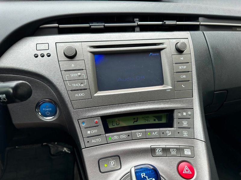 2015 Toyota Prius 5dr Hatchback Two - 22891533 - 39