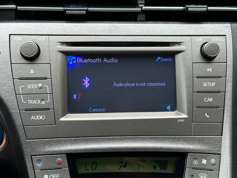 2015 Toyota Prius 5dr Hatchback Two - 22891533 - 40