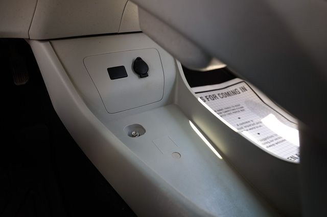 2015 Toyota Prius 5dr Hatchback Two - 22887862 - 38