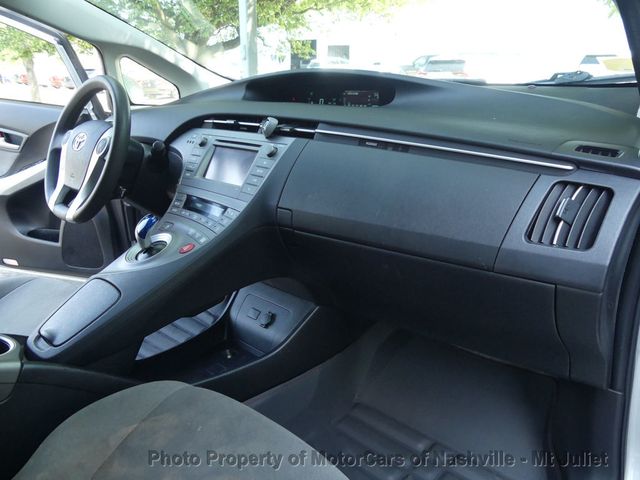 2015 Toyota Prius 5dr Hatchback Two - 23032170 - 26