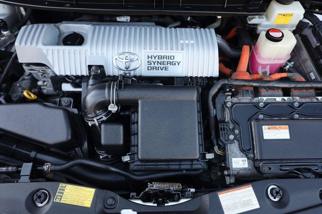 2015 Toyota Prius Two - 23095861 - 13