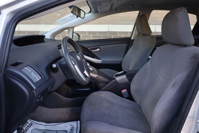 2015 Toyota Prius Two - 23095861 - 16