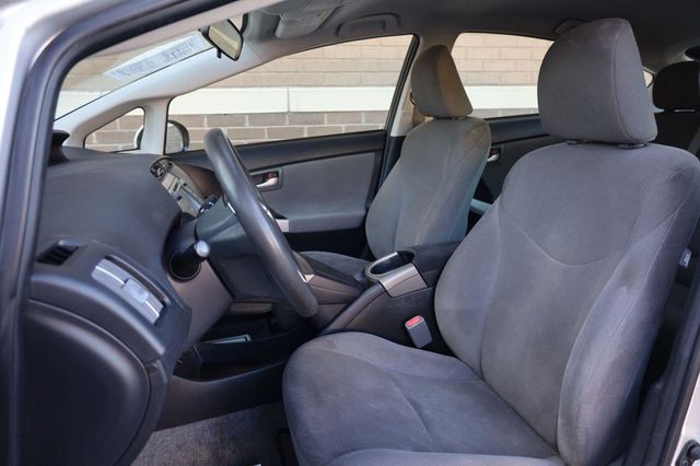 2015 Toyota Prius Two - 23095861 - 17