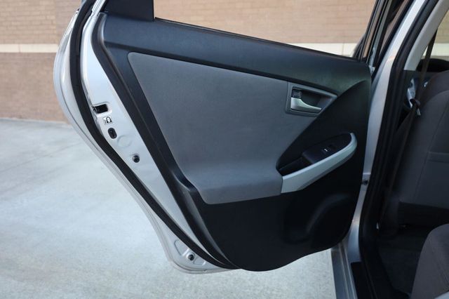2015 Toyota Prius Two - 23095861 - 18