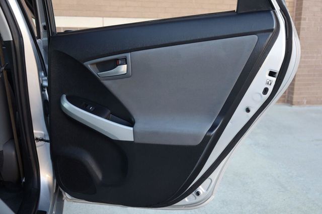 2015 Toyota Prius Two - 23095861 - 21