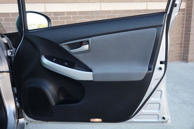 2015 Toyota Prius Two - 23095861 - 24