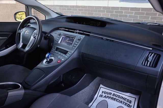 2015 Toyota Prius Two - 23095861 - 27