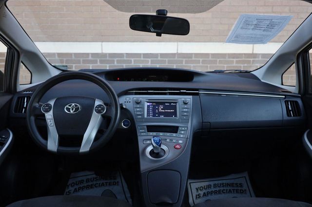 2015 Toyota Prius Two - 23095861 - 28