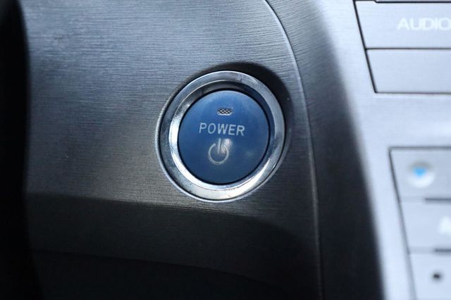 2015 Toyota Prius Two - 23095861 - 32