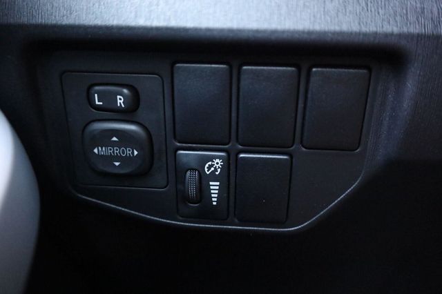 2015 Toyota Prius Two - 23095861 - 33
