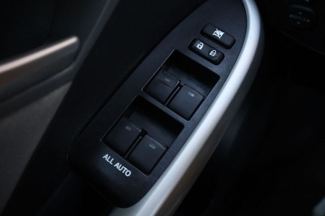 2015 Toyota Prius Two - 23095861 - 34