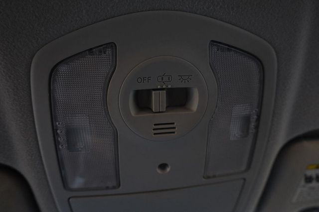 2015 Toyota Prius Two - 23095861 - 35