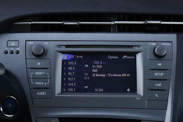 2015 Toyota Prius Two - 23095861 - 37