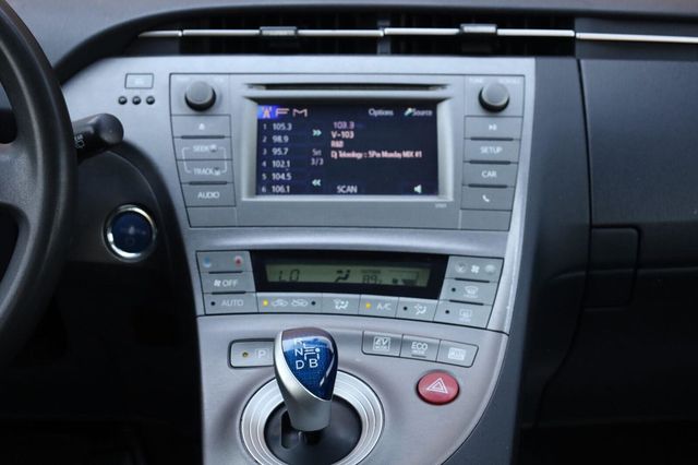 2015 Toyota Prius Two - 23095861 - 39