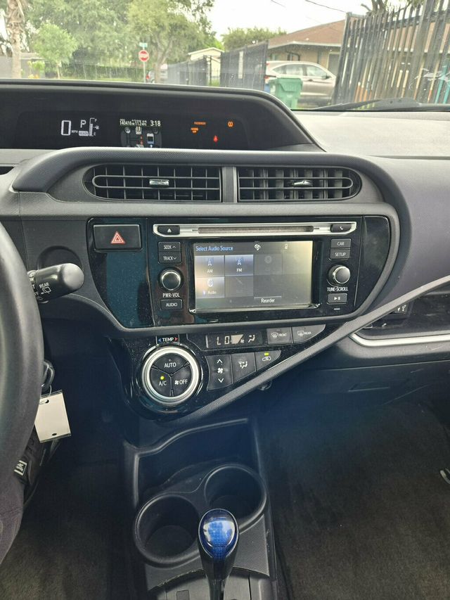 2015 Toyota Prius c  - 23036760 - 6