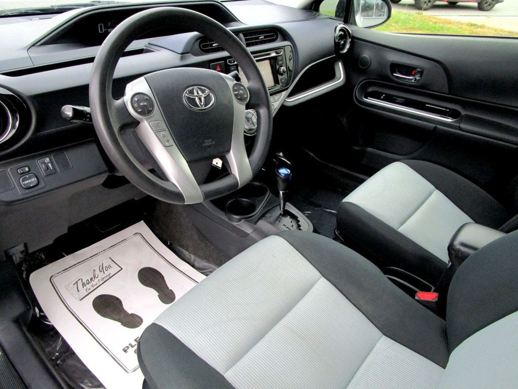 2015 Toyota Prius c 5dr Hatchback Two - 22930706 - 11