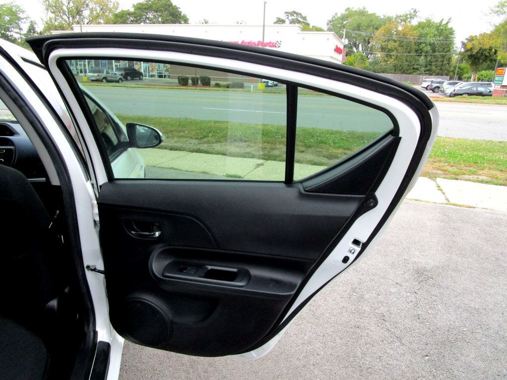 2015 Toyota Prius c 5dr Hatchback Two - 22930706 - 28