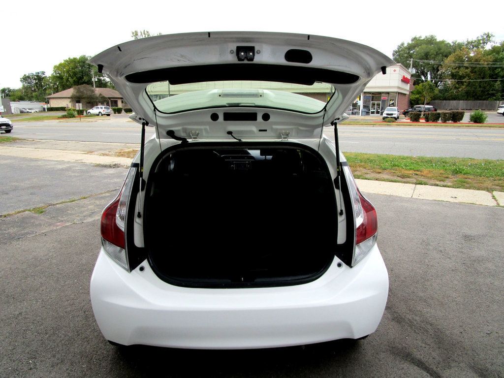 2015 Toyota Prius c 5dr Hatchback Two - 22930706 - 29