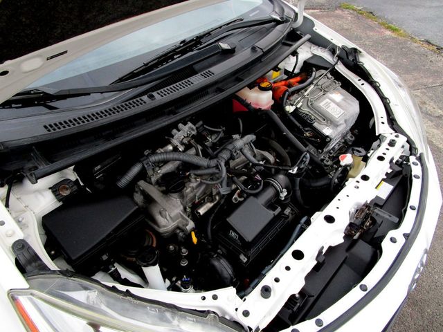 2015 Toyota Prius c 5dr Hatchback Two - 22930706 - 30