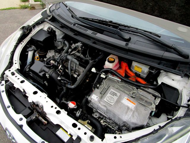 2015 Toyota Prius c 5dr Hatchback Two - 22930706 - 31