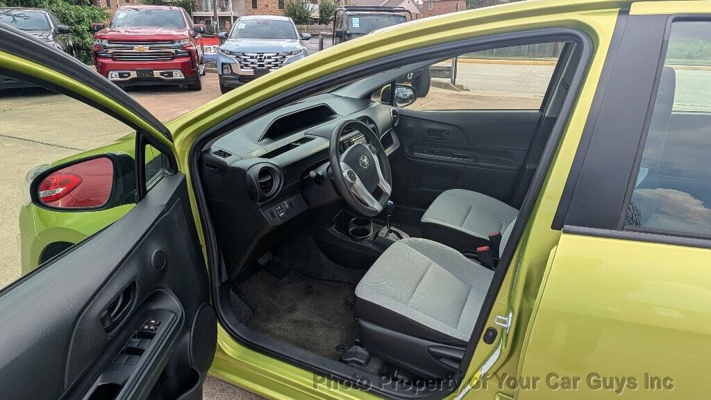 2015 Toyota Prius C Two photo 13