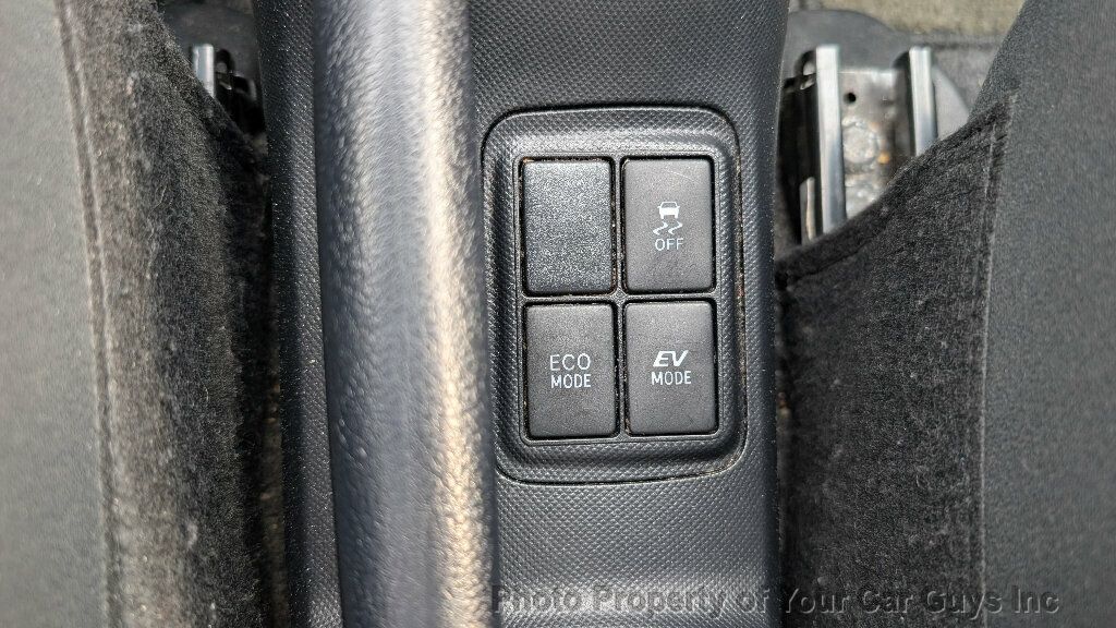 2015 Toyota Prius C Two photo 20