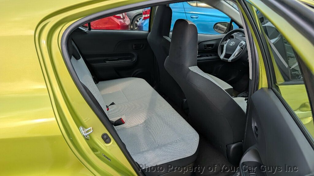 2015 Toyota Prius C Two photo 23