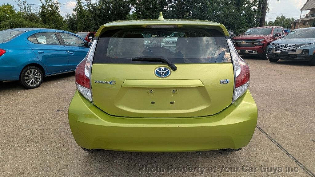2015 Toyota Prius C Two photo 6