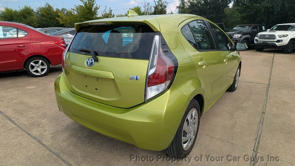 2015 Toyota Prius C Two photo 7