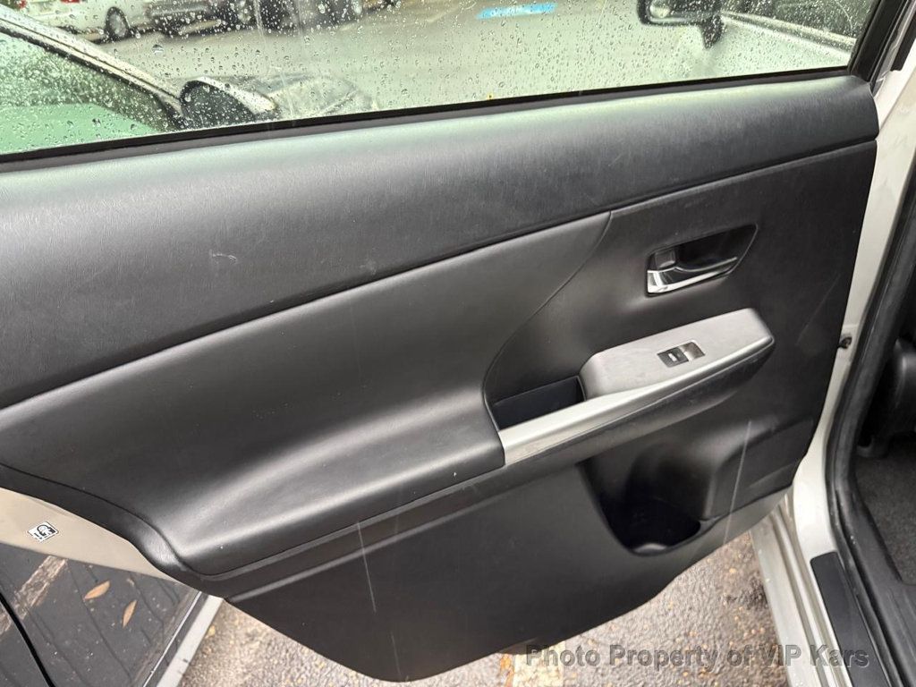 2015 Toyota Prius v 5dr Wagon Five - 23021587 - 10