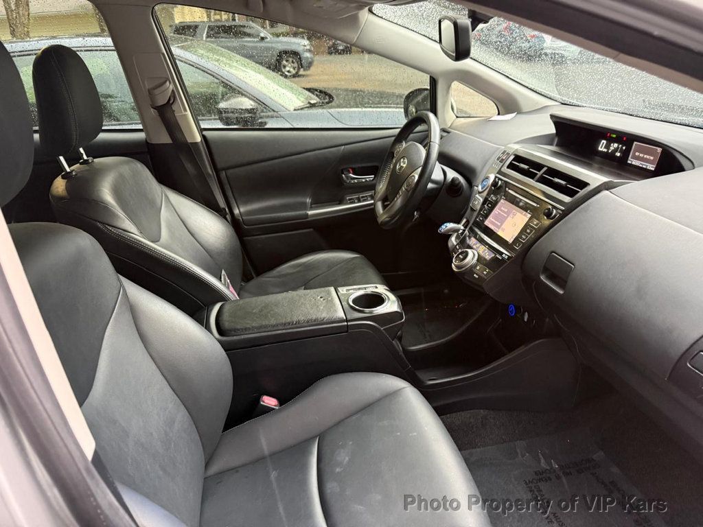 2015 Toyota Prius v 5dr Wagon Five - 23021587 - 11