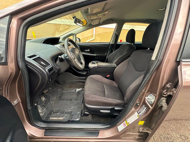 2015 Toyota Prius v 5dr Wagon Three - 22905725 - 14