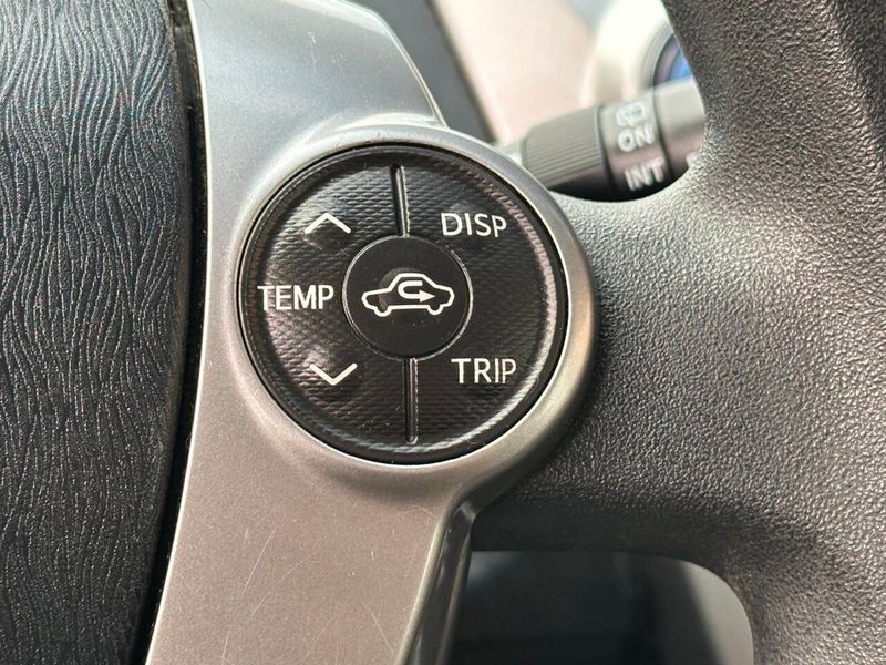 2015 Toyota Prius v 5dr Wagon Three - 22905725 - 29