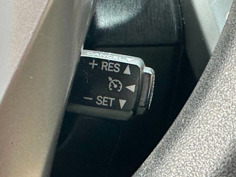 2015 Toyota Prius v 5dr Wagon Three - 22905725 - 31